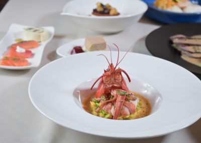 Homard à la fondue de poireaux – coulis de crustacés