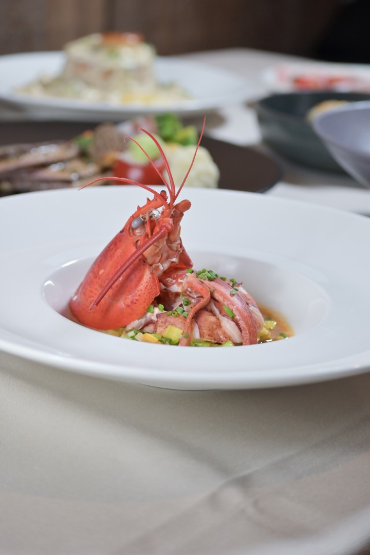 Homard à la fondue de poireaux – coulis de crustacés